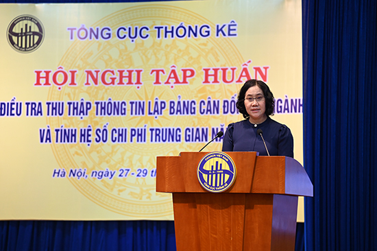 Tổng cục trưởng Nguyễn Thị Hương phát biểu khai mạc và chỉ đạo Hội nghị tại điểm cầu TCTK